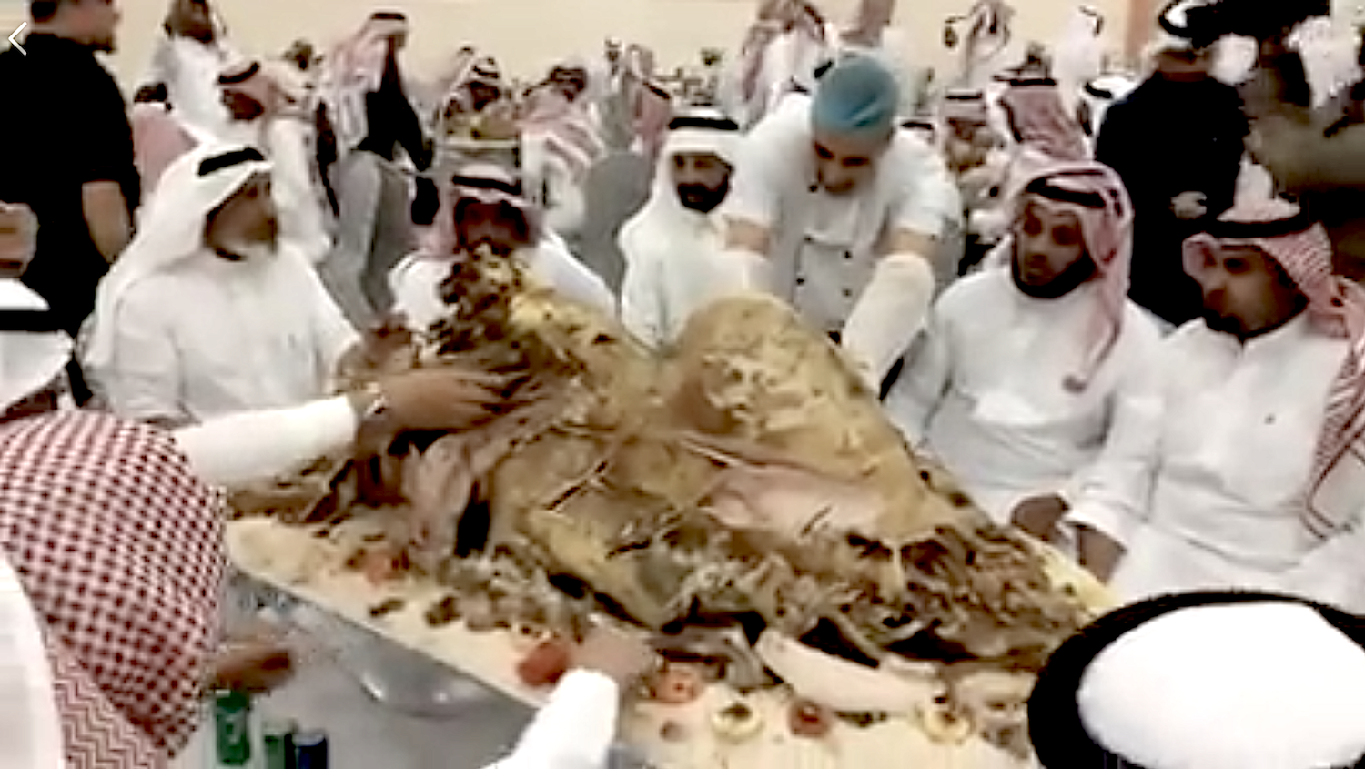 Résultat de recherche d'images pour "festin arabie saoudite"